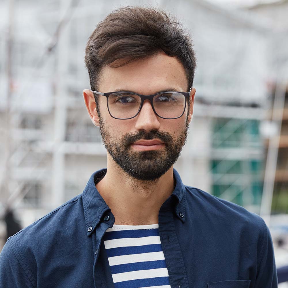 outdoor shot of bearded young sailor dressed in fa Z3Y4VEC