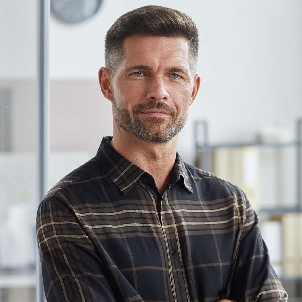 portrait of male architect in office JUMFRYU