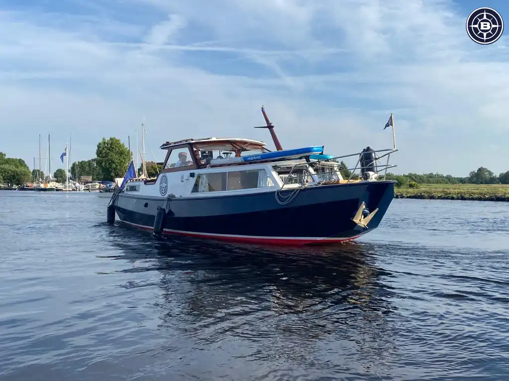 Motorboot Bruzer